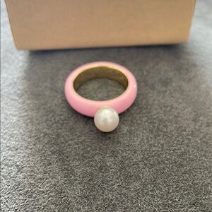 Ramla Ring with a pearl.